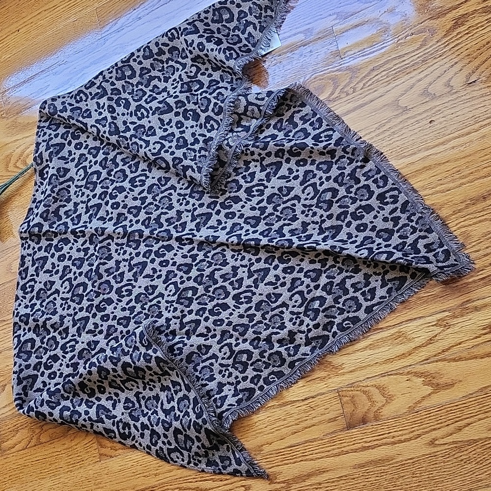 J Jill woman's Camelmulti multi-functional scarf wrap. One size. - Picture 8 of 11